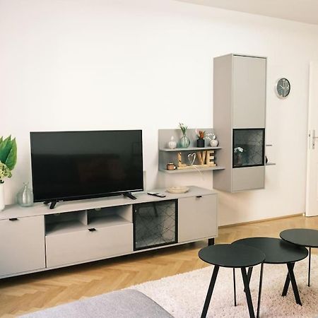 Pink Prater Apartment Vienna Exterior photo